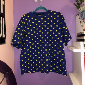 crown patterned blue t shirt